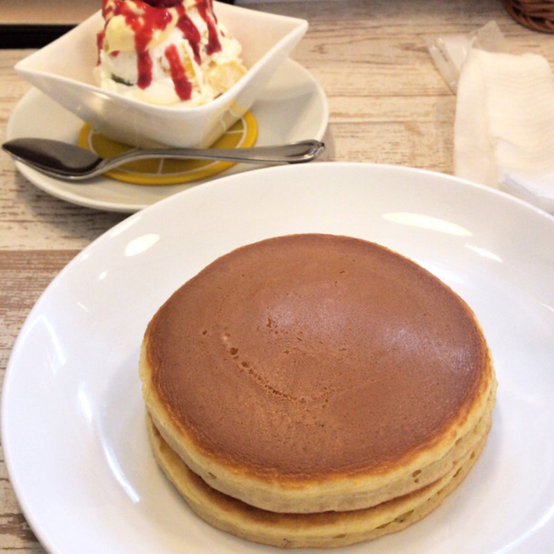 フルーツクリームホットケーキセット(フルフル 梅ヶ丘)