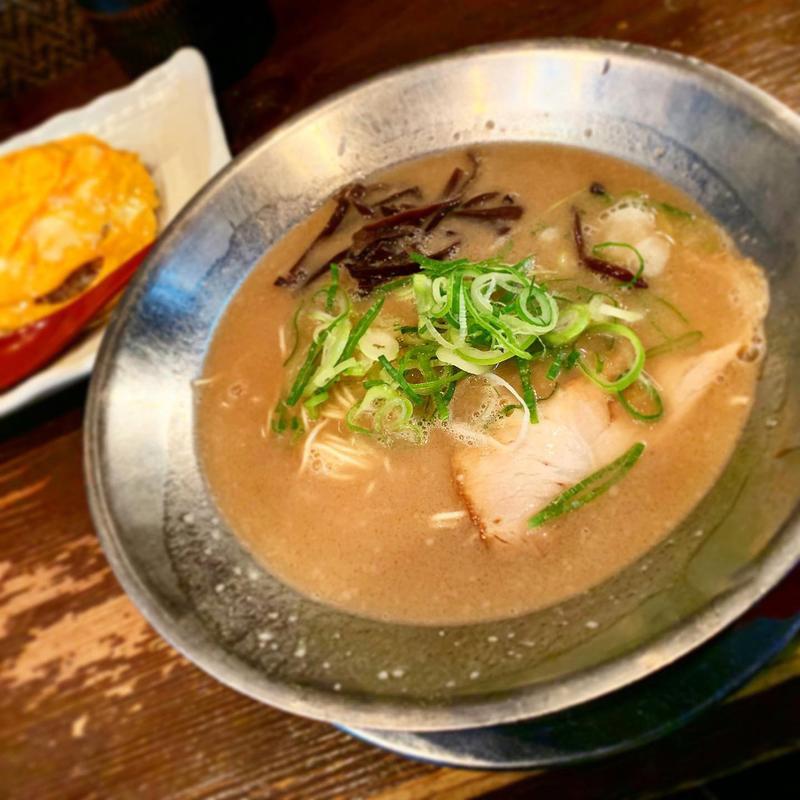 白とんこつ(らーめん 極 総本店)