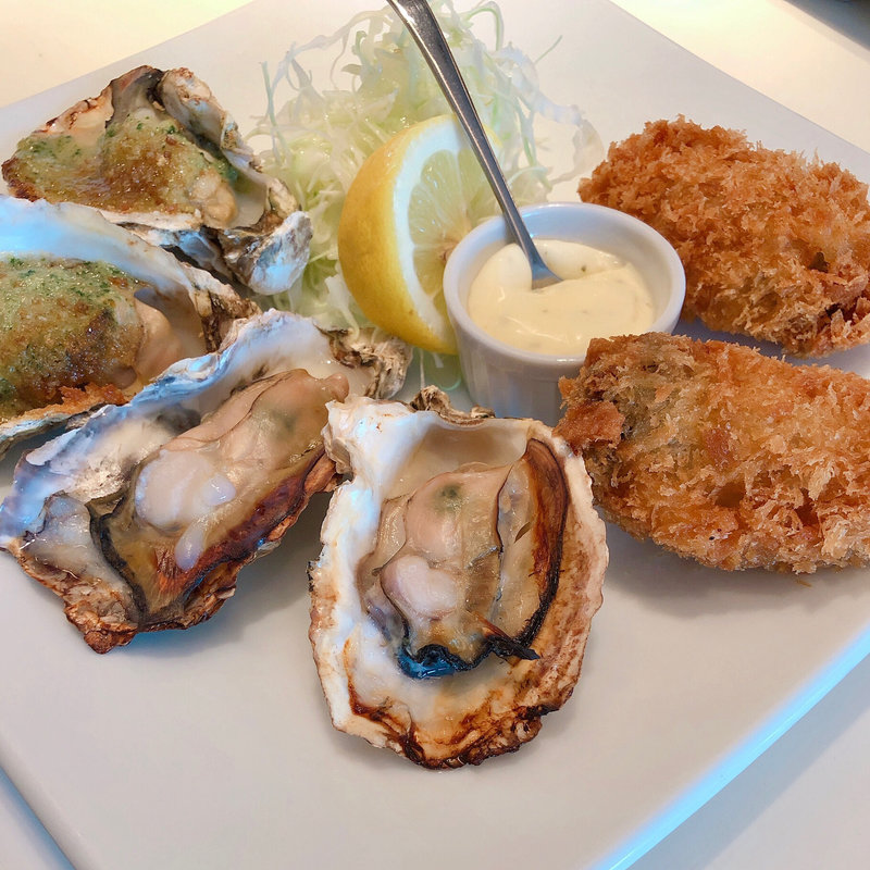 牡蠣の三種盛り(8TH SEA OYSTER Barミント神戸店)