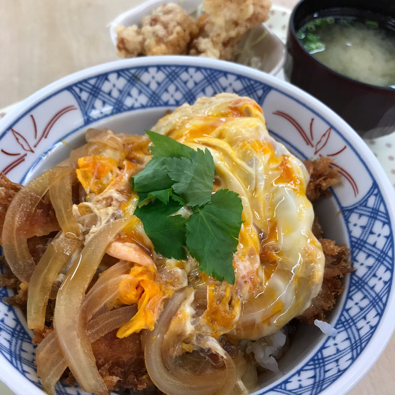 とりかつ丼  Aセット(とりかつ丼の黒兵衛 ショッパーズなかま店)