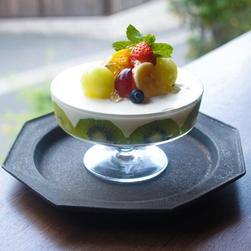 8種のフルーツとヨーグルトのパルフェ(DORUMIRU.yasakanotou)