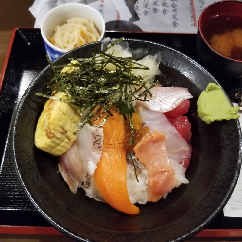 海鮮丼(すしバルちこり)
