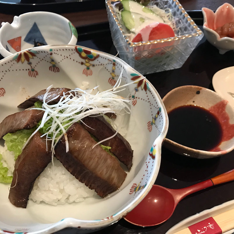 ステーキ丼定食(いつ香 （いつか）)