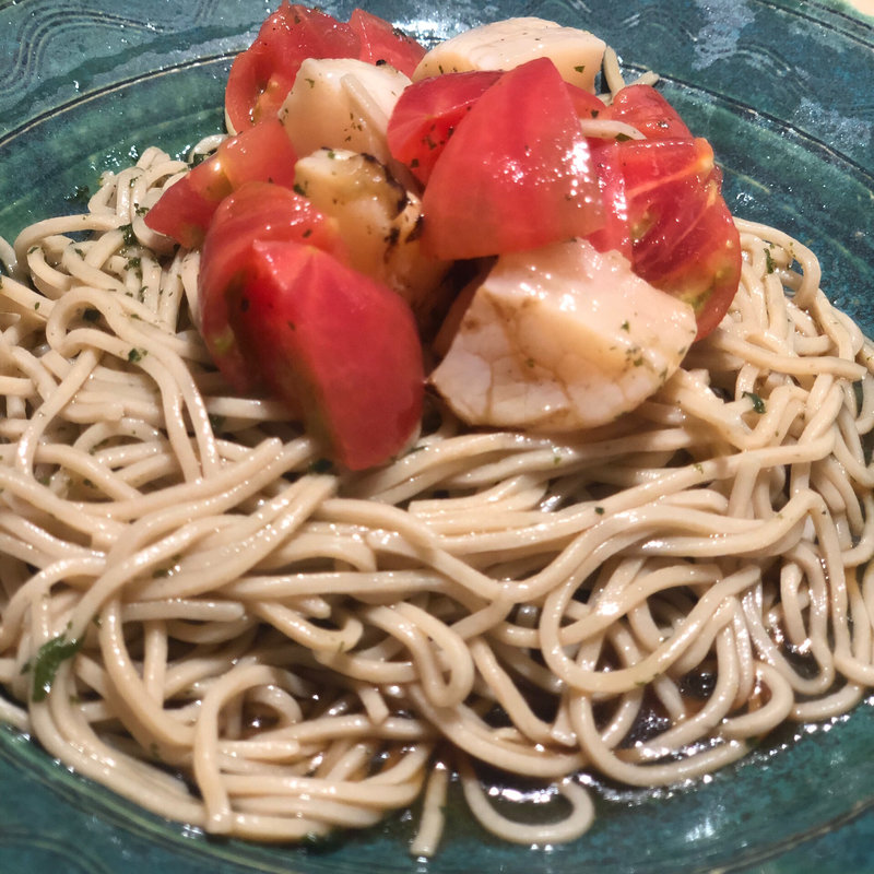 ホタテとトマトの冷やしそば(おそばの甲賀 )