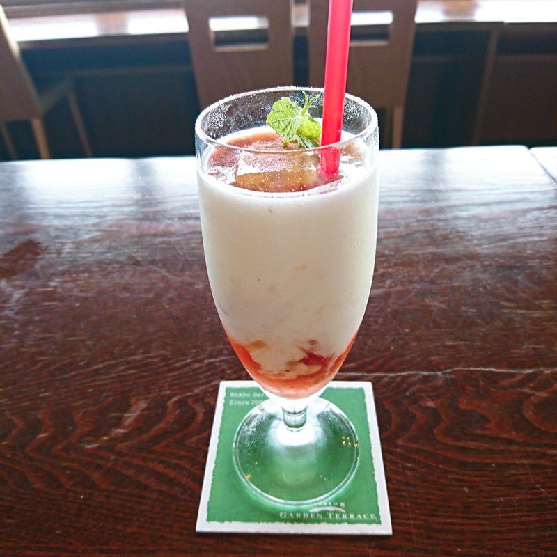 兵庫県産いちごとヨーグルトのラッシー(グラニットカフェ)