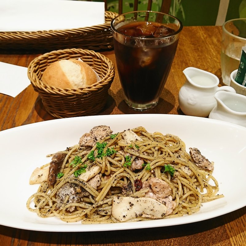 エリンギとやわらかポークの黒ゴマパスタ(アフタヌーンティー・ティールーム ルミネ北千住)