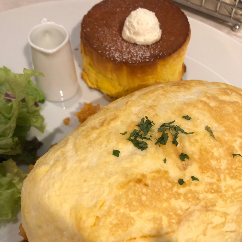 スフレオムライスとパンケーキ(サロン 卵と私 錦糸町テルミナ店)