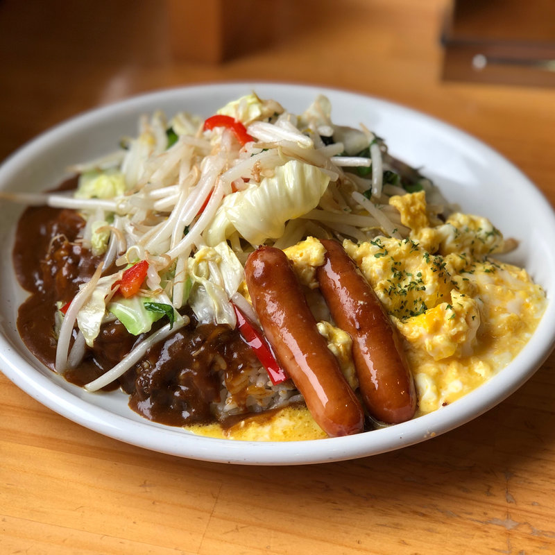 「シャキシャキ野菜カレー たまご、ソーセージトッピング(ガレージ )