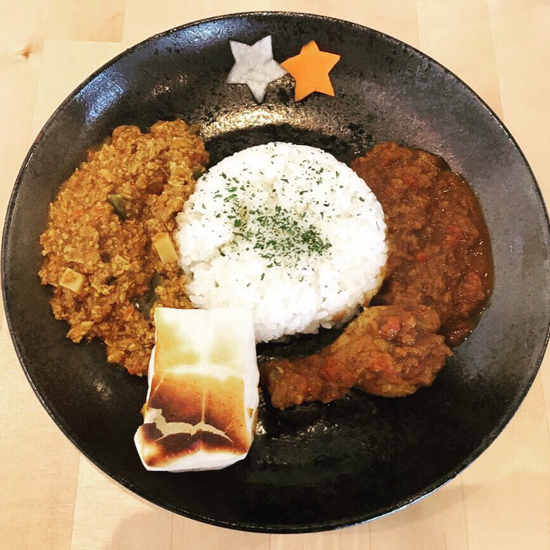 薬膳ハーフ&ハーフカレー 焼いたお餅トッピング(カフェヴェルバ（Cafe Velba）)