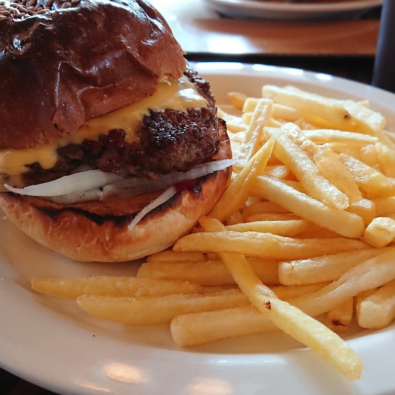 チーズバーガー(デモデダイナー 福生店)