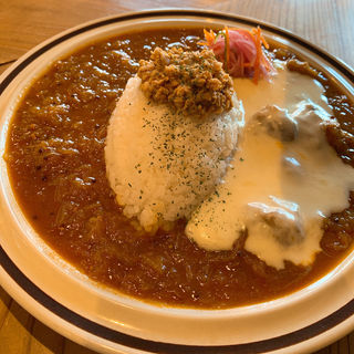 三種の鶏のチキンカレー+トロトロ溶かしチーズ(スパイス スエヒロ)
