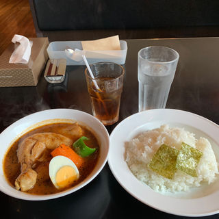 骨付きチキンのスープカレー(カレー食堂 心 札幌本店)