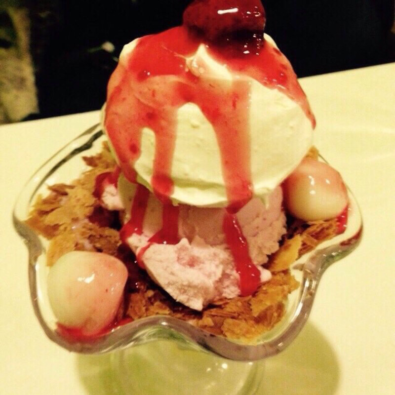 イチゴパフェ(ロマンティコ・ロマンティカ)