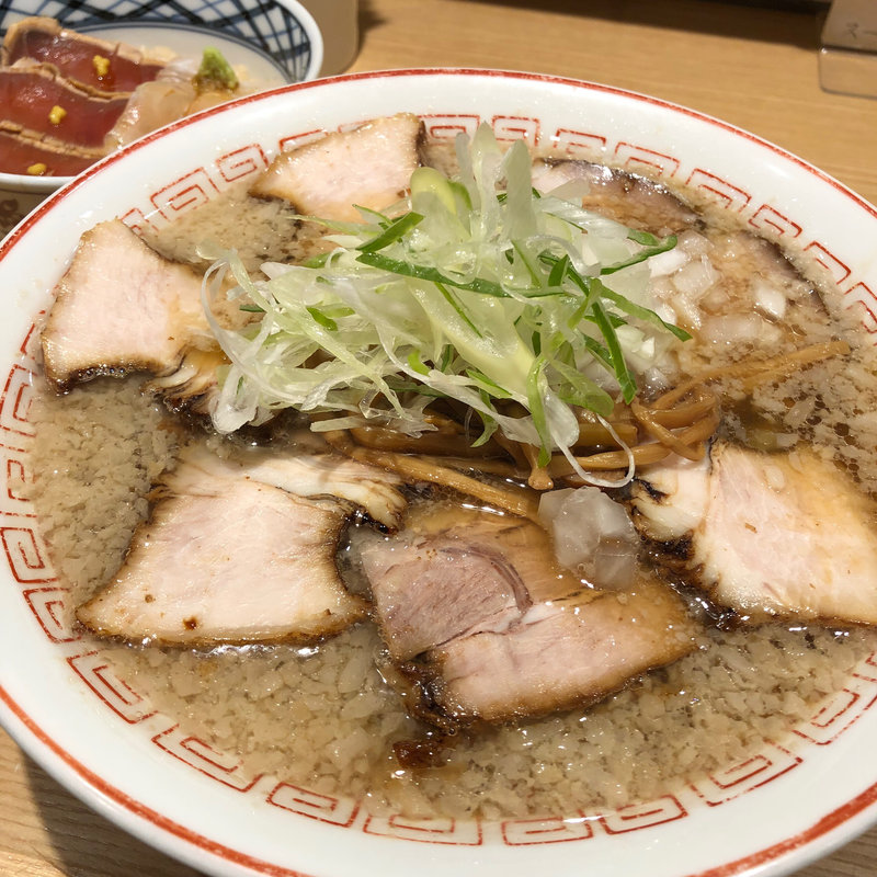 蔵出し 醤油らーめん(まったり) チャーシュー+玉ねぎ 鯛と鮪の江戸前丼(きたかた食堂 )