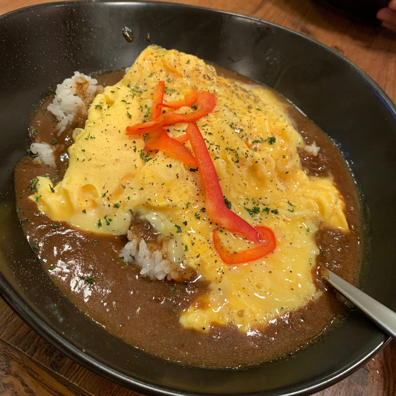 オムチーズカレー(洋食とらひげ)