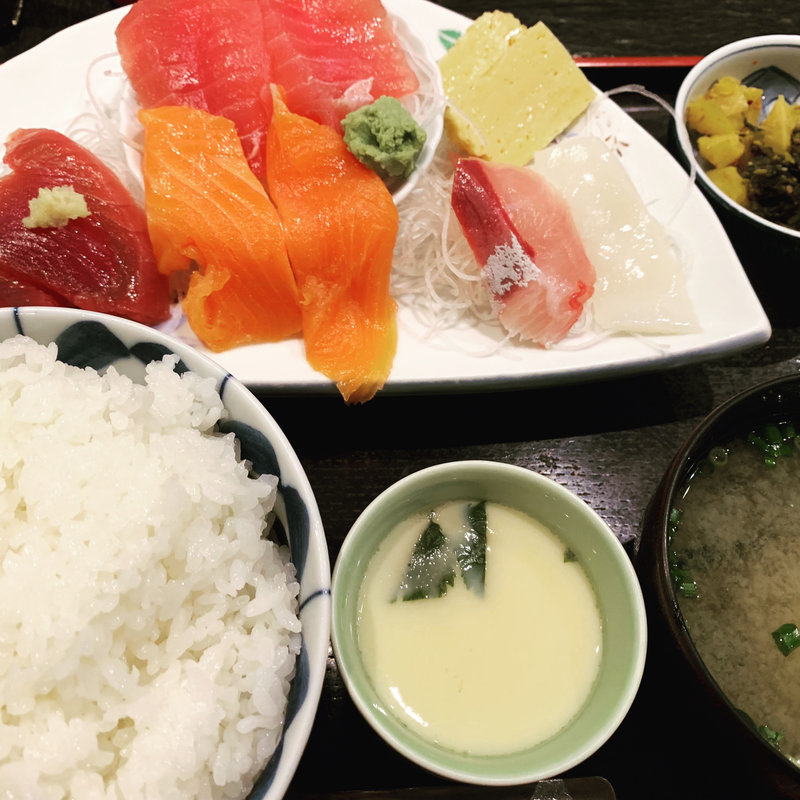 刺身定食(いろは)