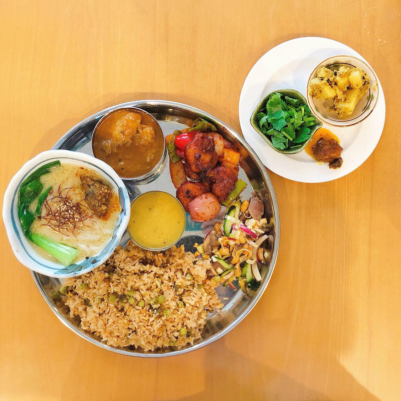 今週のカレー 「中華ターリー（チキンカレー、パクチー&アチャール追加」(アジアンダイニング カフェ&バー シャンティ)