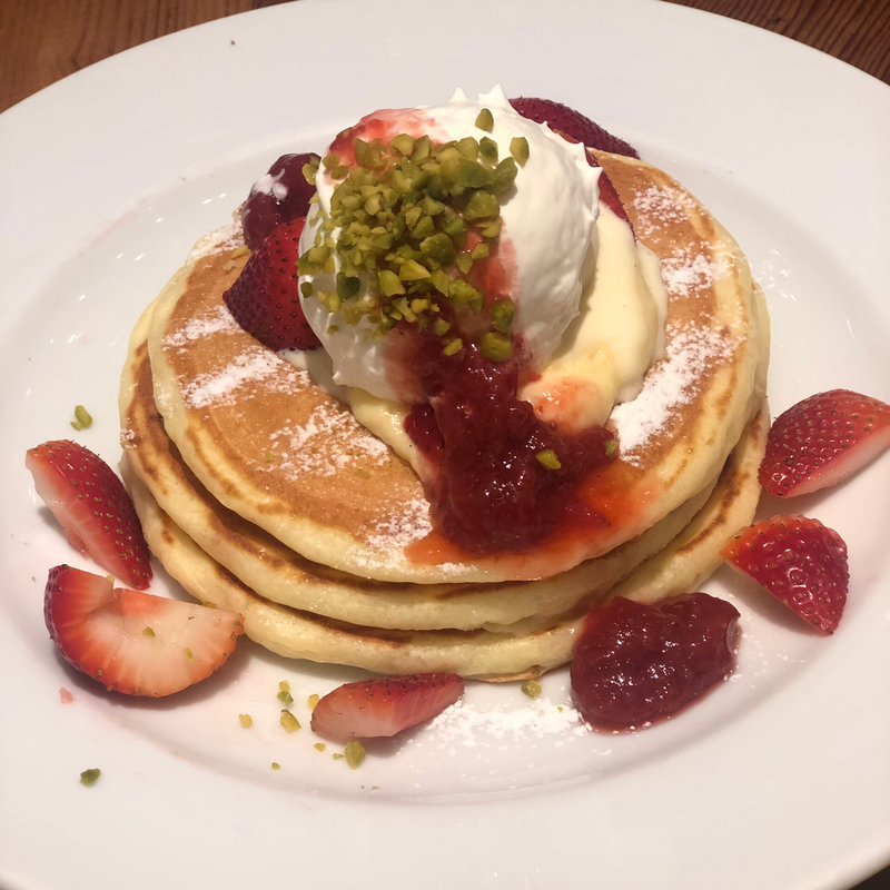 ストロベリーカスタードパンケーキ（ドリンクセット）(ジェイエス パンケーキカフェ くずはモール店 （j.s. Pancake cafe）)