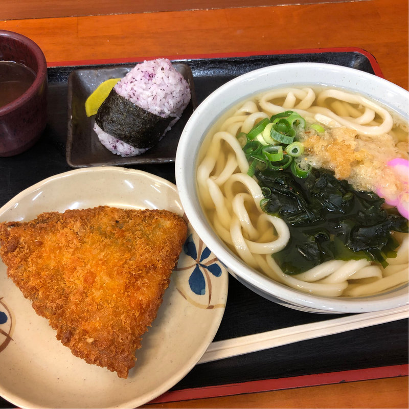 かけうどん〜おにぎり〜鯵フライ(麺処 綿谷 高松店 )