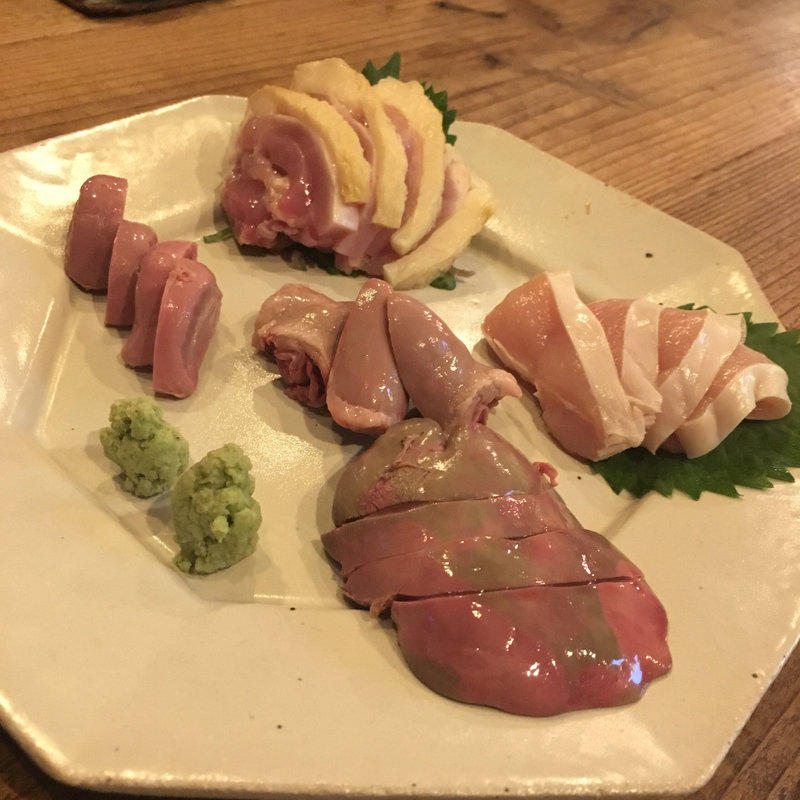 鶏刺し盛り合わせ(umebachee)