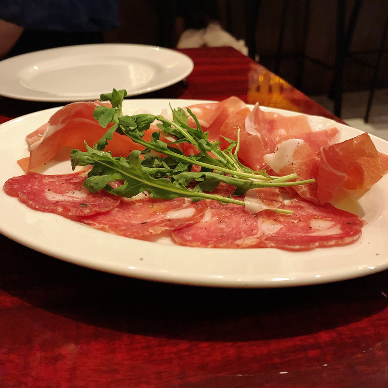 イタリア産生ハムとサラミの盛り合わせ(sifflet シフレ)