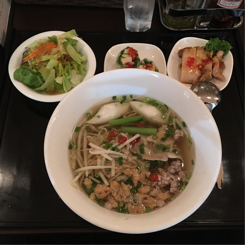 Eセット(バーミーナーム  タイラーメン)(ガパオ)