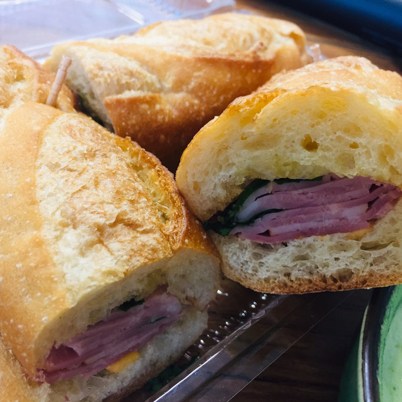 ロースハムとバゲットのサンドイッチ(ふくどめ小牧場 )