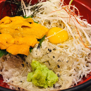 雲丹しらす丼(ちりめん・しらす専門店 凪 （なぎ）)