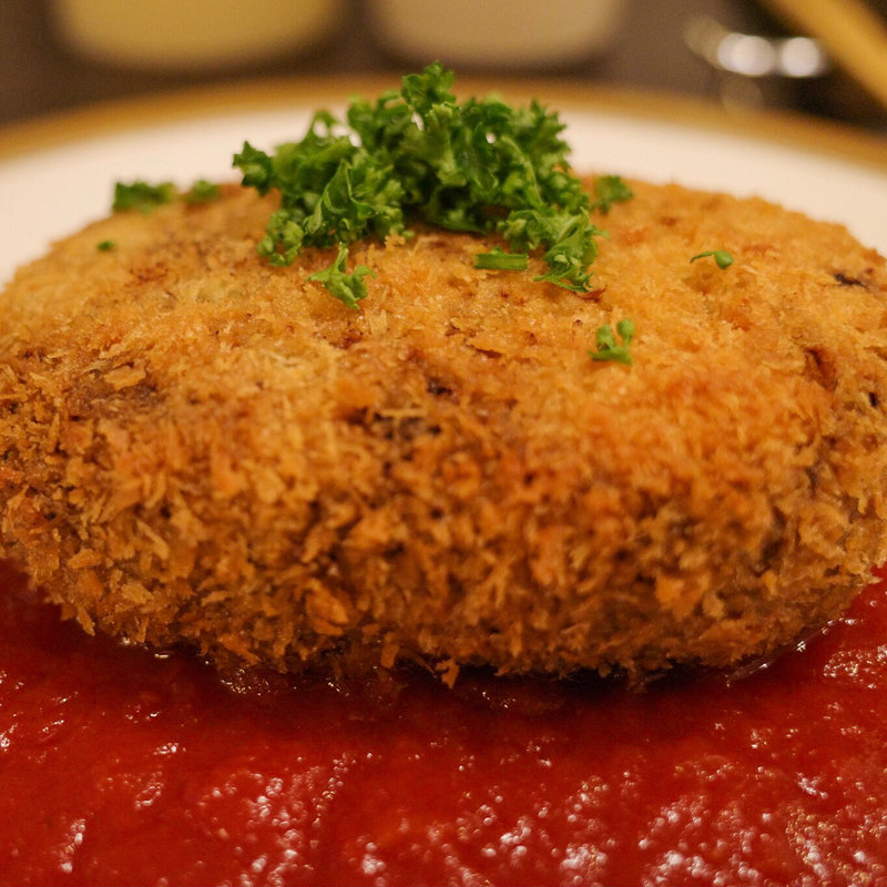 大き〜い！メンチカツ 〜トマトソース〜(パーラーペコペコ)