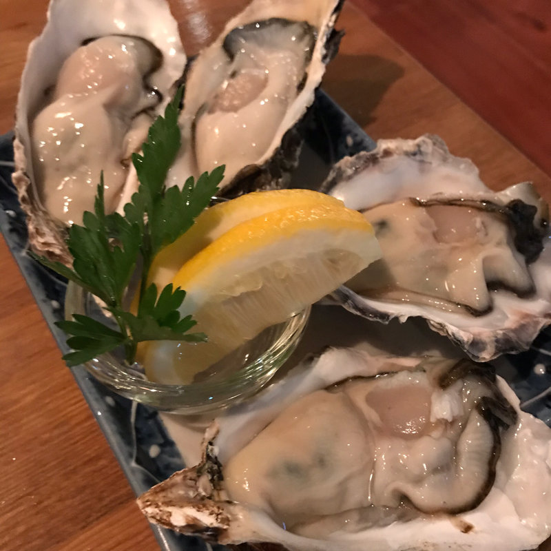 生牡蠣食べ比べ(茅場町 牡蠣入レ時)