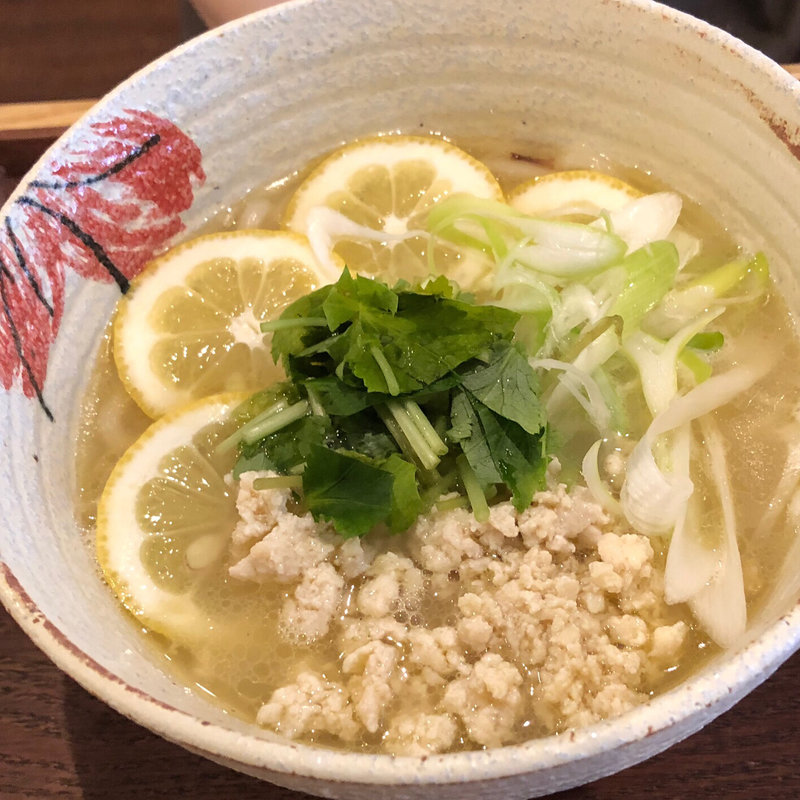 鶏白湯レモンうどん(牛テールうどん 和尾(わび))
