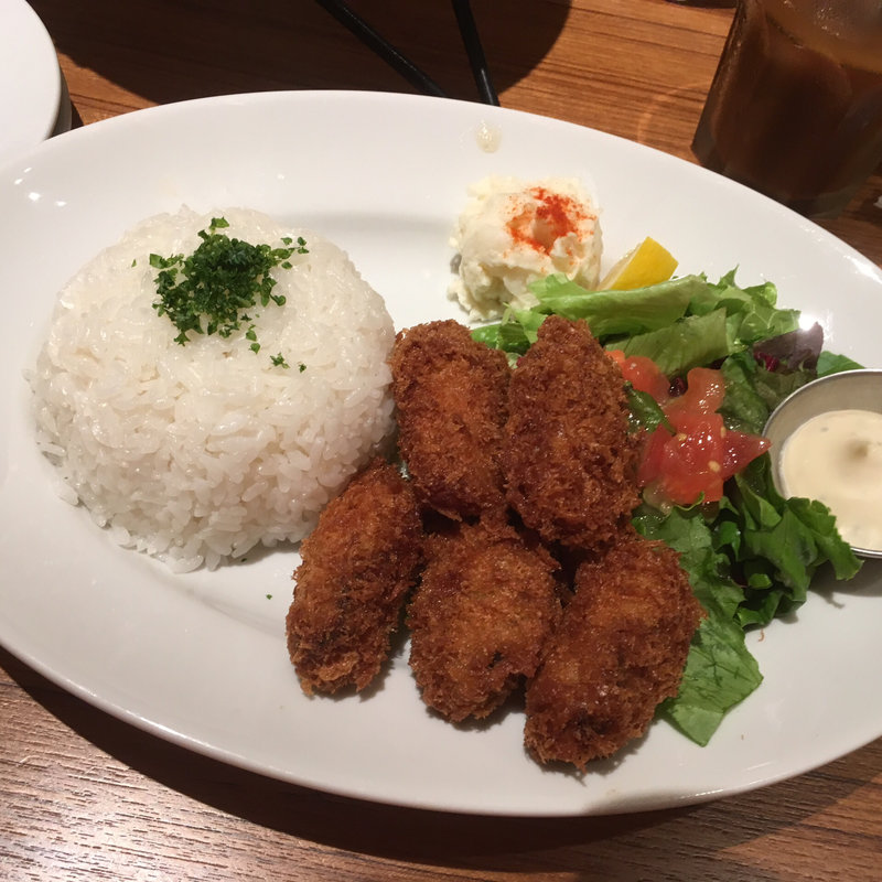 カキフライ定食(日比谷ミッドタウン内地下 オイスターバー)