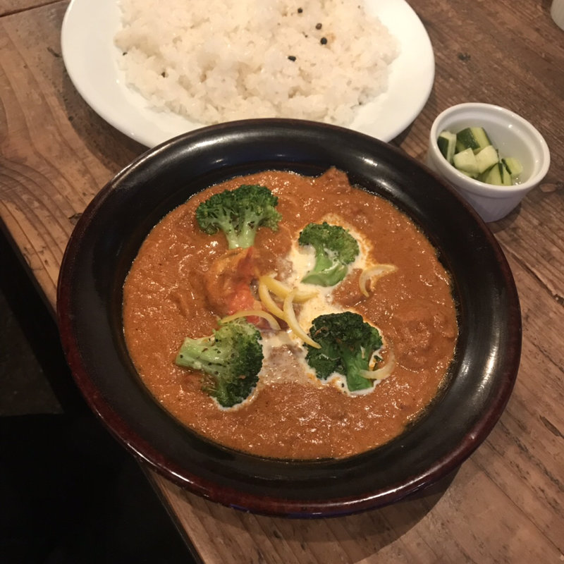 エビ、ホタテ、ブロッコリーのクリームカレー(チャイロカリー)