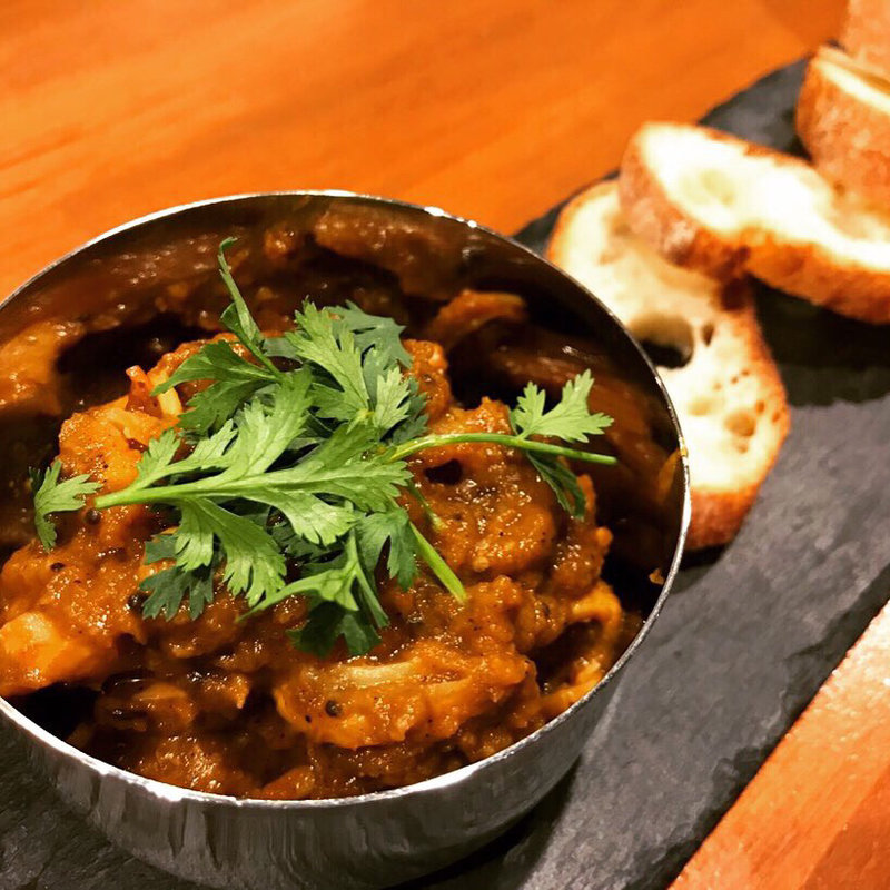 アオリイカビンダルー煮込み バゲット添え(SUGAR Sake & coffee)