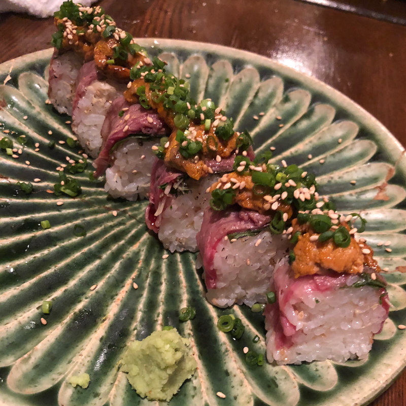 牛巻き寿し雲丹のせ(和食ごしき)