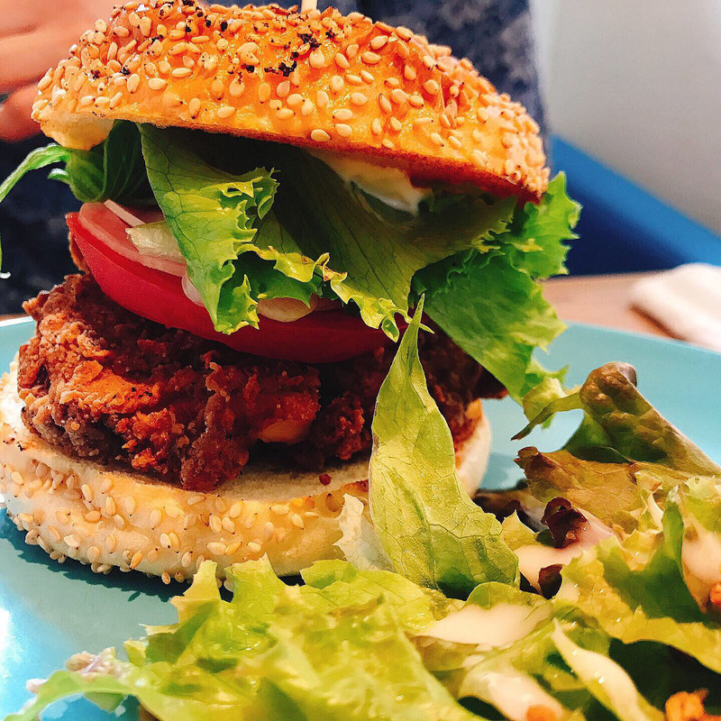 フライドチキンバーガー(NICO&TOREJO CHIP WOOD HAMBURGER)