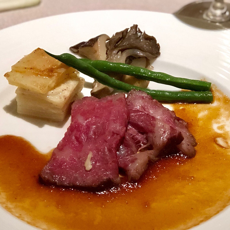 ローストビーフ 柚子胡椒ソース(ラ・バンク・ド・ロア(横浜市指定有形文化財))