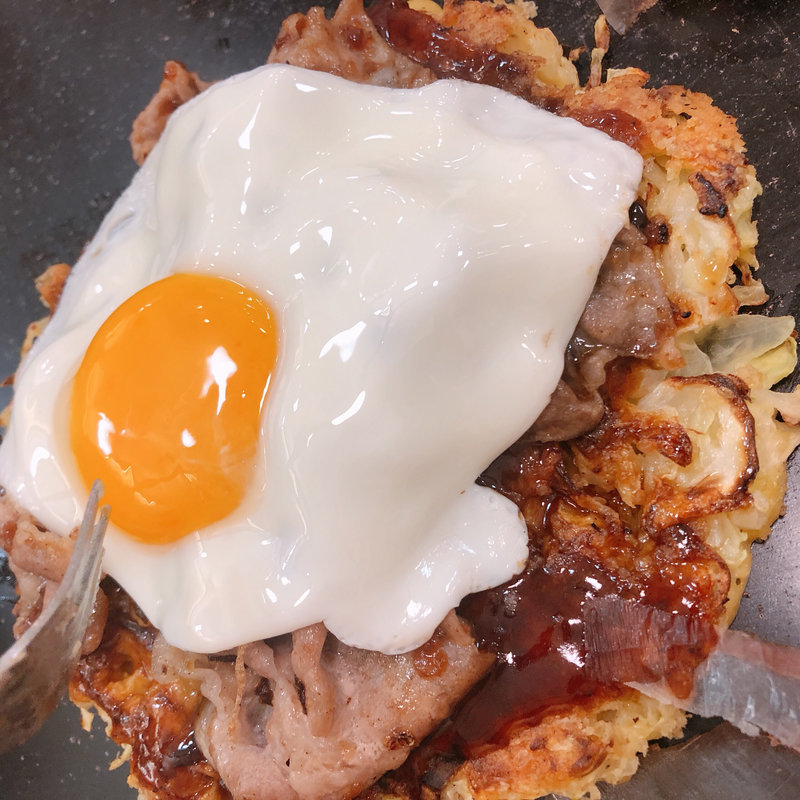 豚たっぷり肉豚玉 目玉焼き乗せ(わらい食堂 イオンモール堺鉄砲町店)