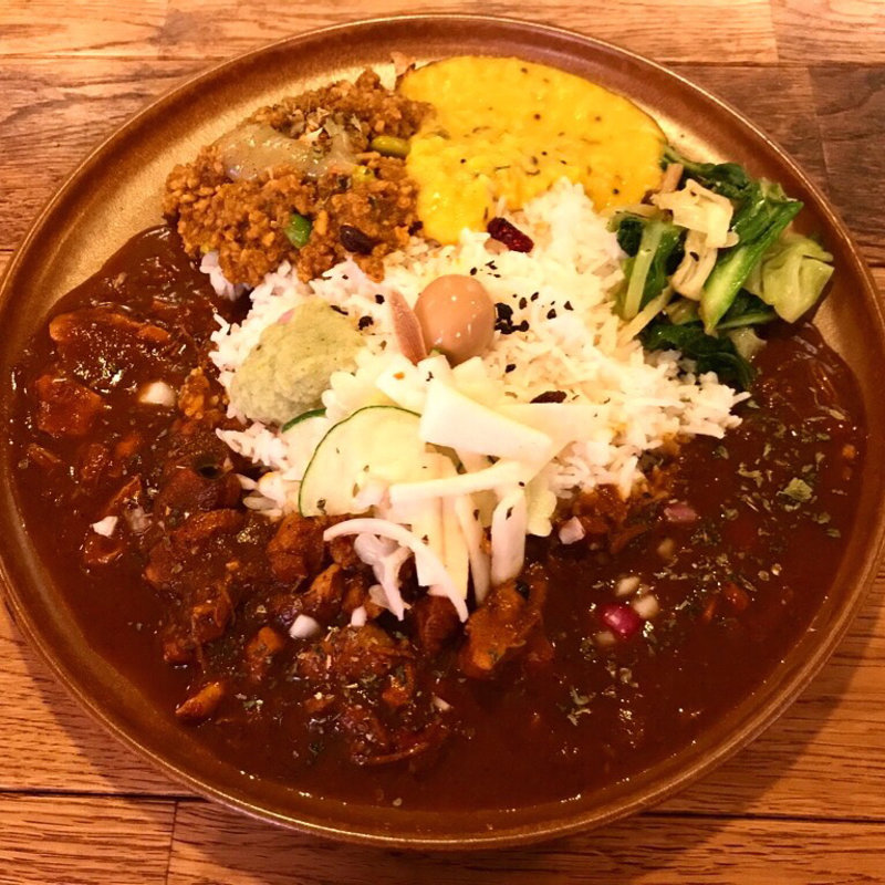 あいがけ（スパイシーチキン＋トロピカルポークキーマ）(ハルダモンカレー（collectさんを昼間間借り中）)