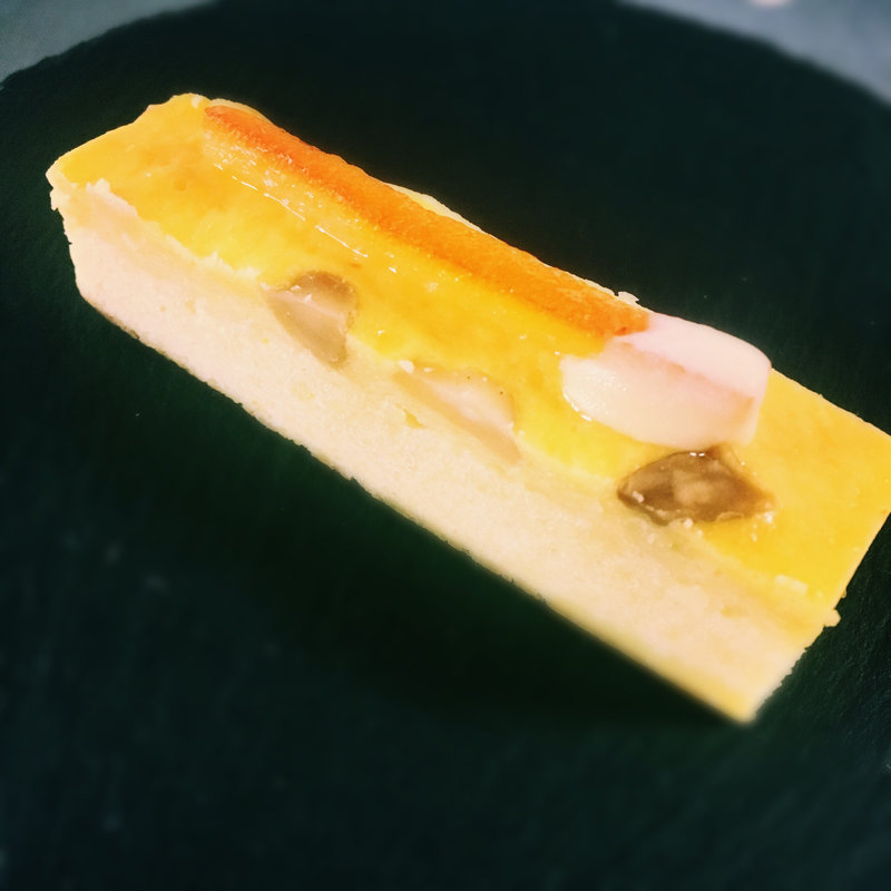 ブラウニー・フロマージュ・オランジュ(横濱元町洋菓子研究所)