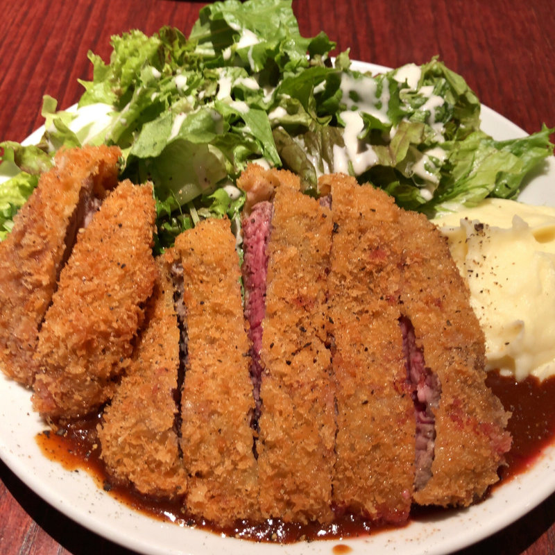 シャロレー牛ざぶとんのビフカツ(肉ビストロ&クラフトビール ランプラント )