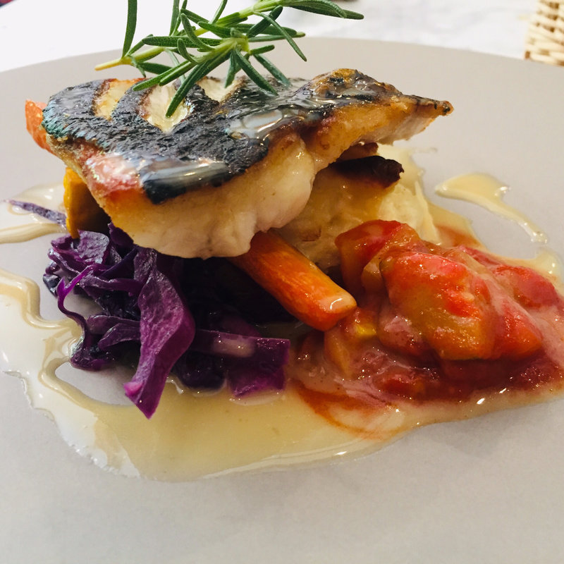 長崎産黒鯛のポワレ(カフェ・ド・サンティエ 仏料理おざ輝)