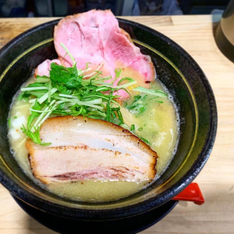 濃厚白湯塩らーめん(拉麺 輪)