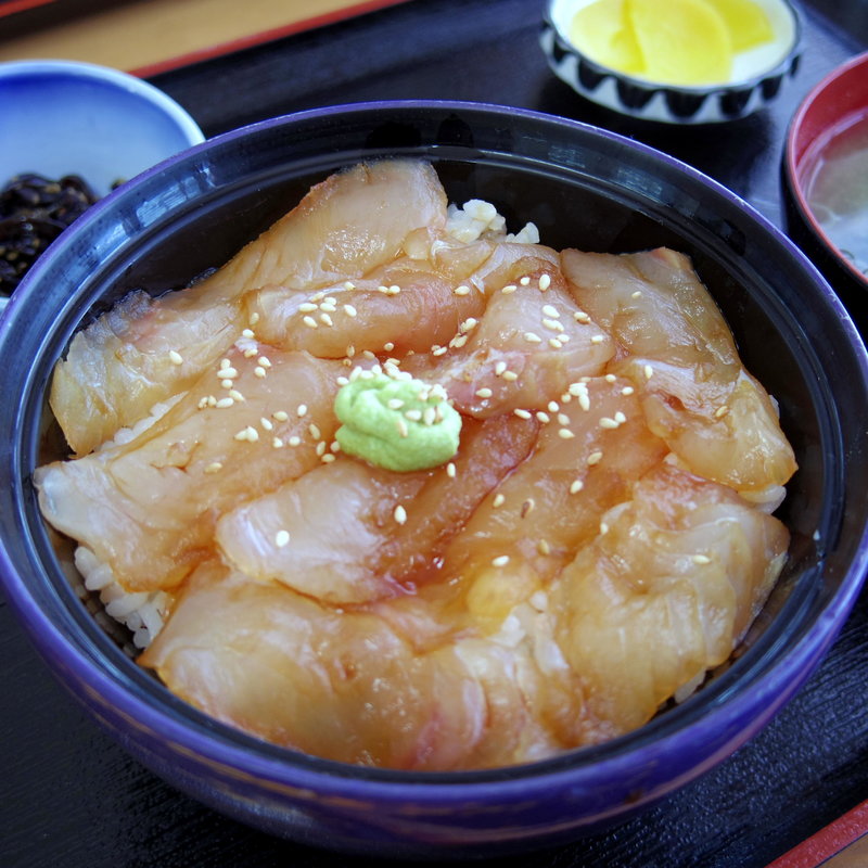 ヒラメの漬け丼(千畳敷センター )