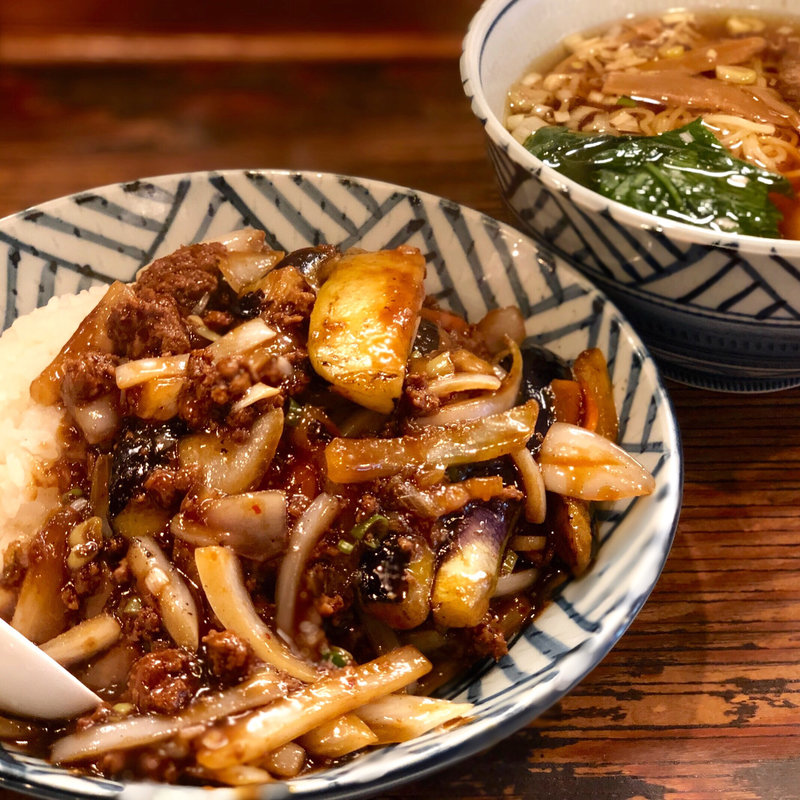 茄子の辛味噌炒め丼 半ラーメン セット(麺飯食堂 ひら匠)