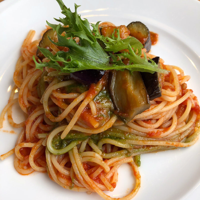 ナスをのせたトマトソースジェノベーゼ(futaba cafe)