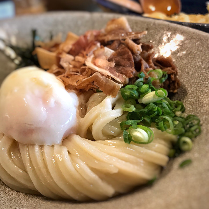 温玉肉ぶっかけうどん(茶ぶ釜)