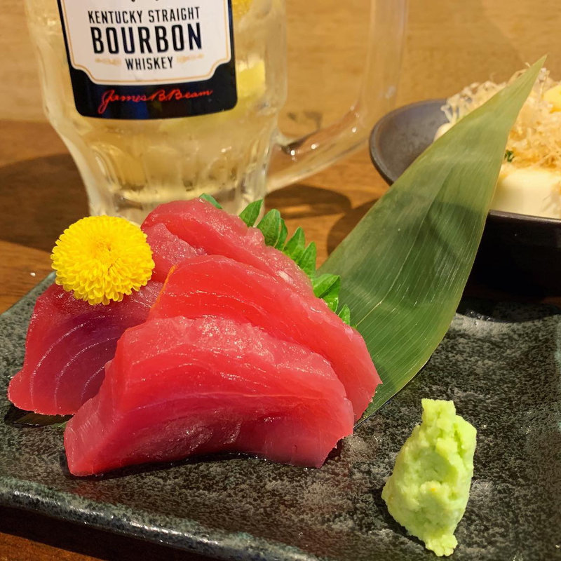 キハダマグロの刺身(立呑み 魚椿 柳橋店)