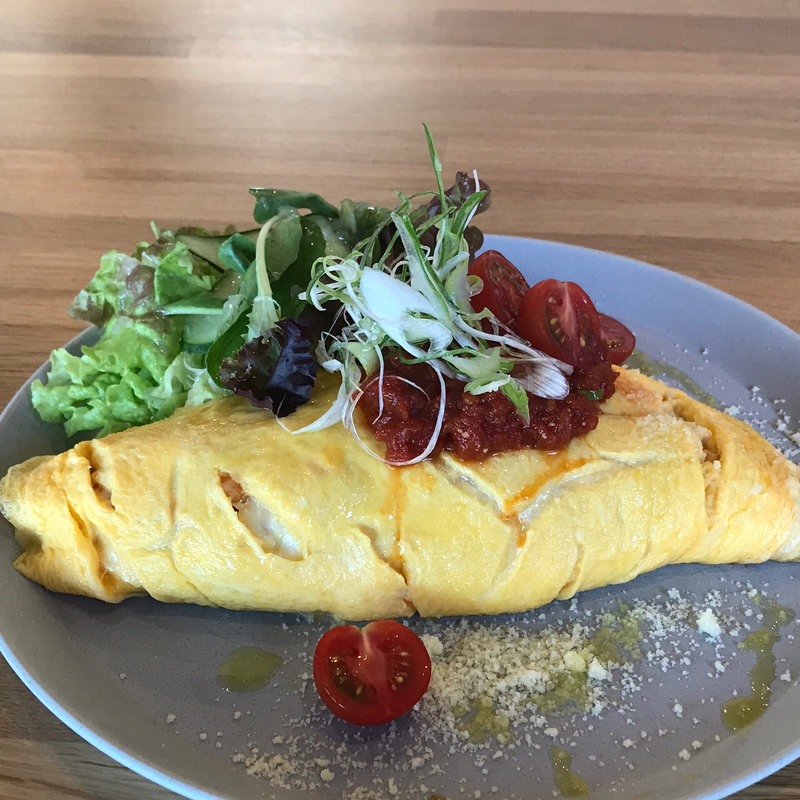 自家製トマトソースのオムライス(cafe オーマチ)