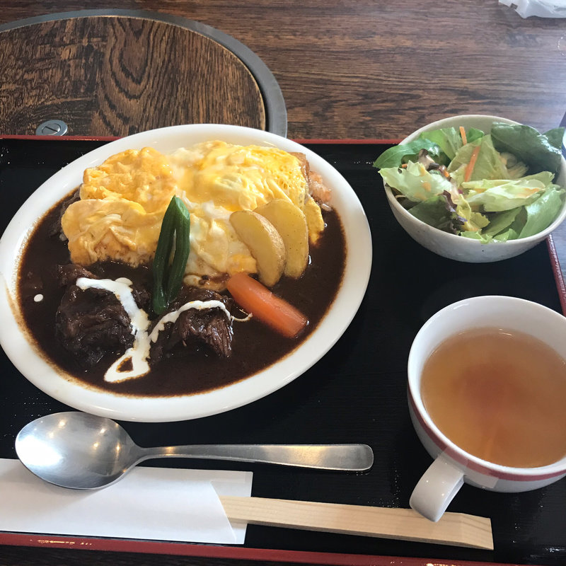 ビーフシチューオムライス(角車)